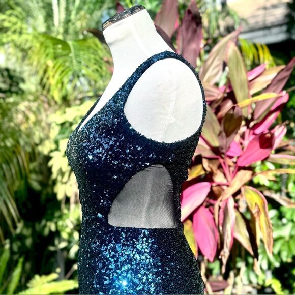 💥🆕💥 Bebe Sequin Bodycon Dress - Picture 7 of 13